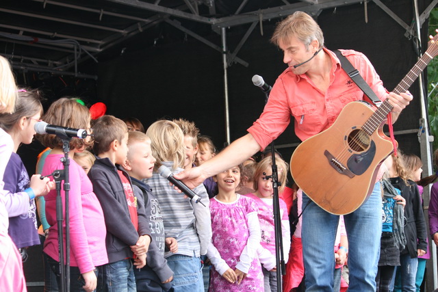 gal/2010/2010 Saitentwist Weltkindertag Burgplatz Essen 20.09.JugendhilfegGmbH Essen/2010 Saitentwist Weltkindertag Burgplatz Jugend Hilfe gGm20.09. 089.jpg